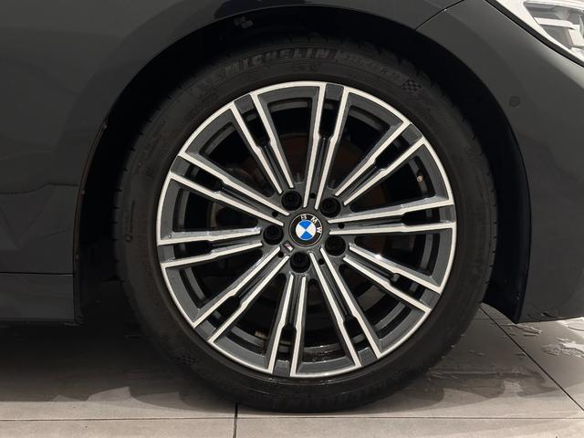 ３シリーズ ３２０ｉ　Ｍスポーツ　ワンオーナーブラックレザーＦ電動シート／ヒーターコンフォートアクセスオートトランクアダプティブＬＥＤライトＤアシストプロパークアシスト＋ＨＩＦＩスピーカーワイヤレス充電純正１８ＡＷ（40枚目）