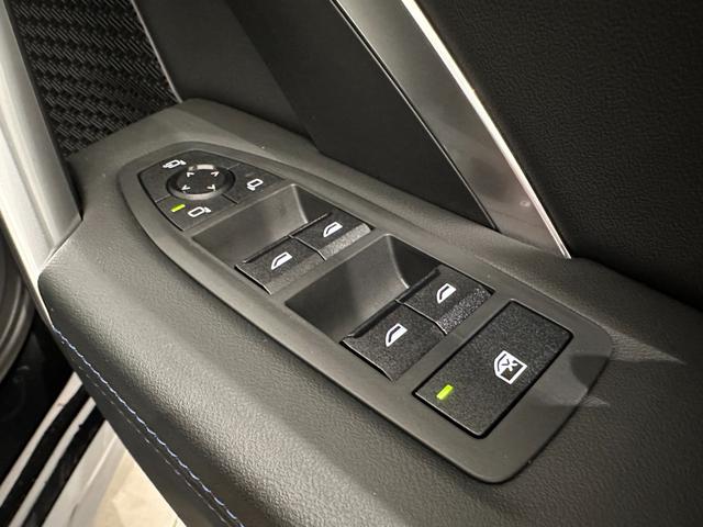 Ｘ１ Ｍ３５ｉ　ｘＤｒｉｖｅ　全国２年保証ワンオーナーＨａｒｍａｎＫａｒｄｏｎサウンドコンフォートアクセスアダプティブＭサスＵＶカットガラスアダプティブＬＥＤライトＦ電動シート／ヒーターＤアシストプロパークアシスト＋純正２０ＡＷ（17枚目）
