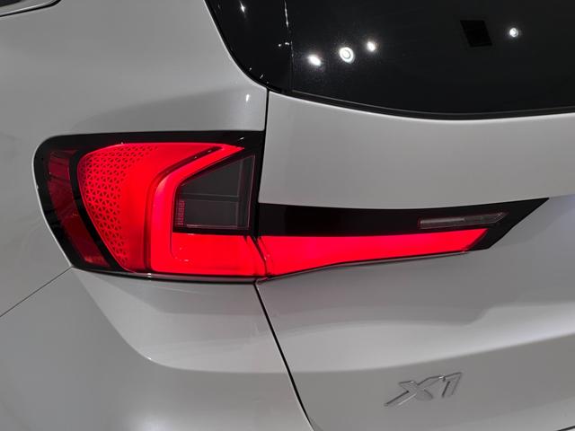 Ｘ１ ｘＤｒｉｖｅ　２０ｄ　ｘライン　全国２年保証ヴェガンザブラックＦ電動シート／ヒーターコンフォートアクセスオートトランクＵＶカットガラスアダプティブＬＥＤライトＤアシストプロパークアシスト＋ＨＵＤワイヤレス充電純正１８ＡＷ（12枚目）