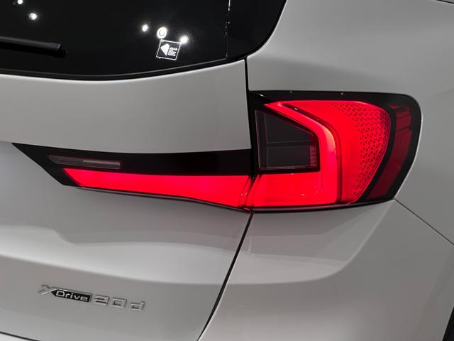 Ｘ１ ｘＤｒｉｖｅ　２０ｄ　ｘライン　全国２年保証ヴェガンザブラックＦ電動シート／ヒーターコンフォートアクセスオートトランクＵＶカットガラスアダプティブＬＥＤライトＤアシストプロパークアシスト＋ＨＵＤワイヤレス充電純正１８ＡＷ（13枚目）