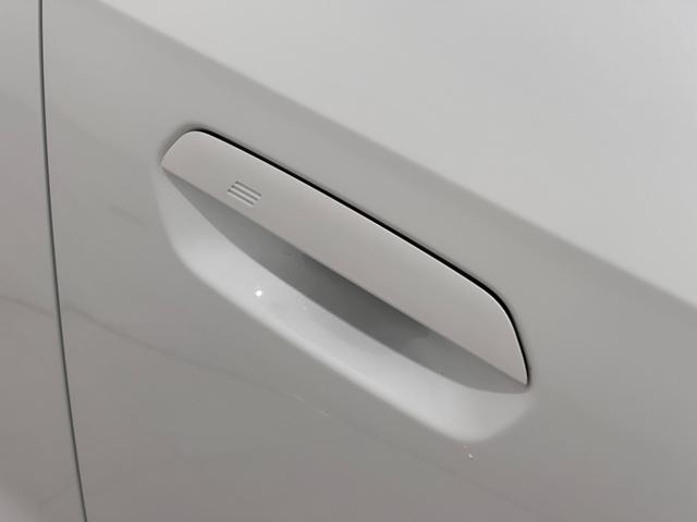 Ｘ１ ｘＤｒｉｖｅ　２０ｄ　ｘライン　全国２年保証ヴェガンザブラックＦ電動シート／ヒーターコンフォートアクセスオートトランクＵＶカットガラスアダプティブＬＥＤライトＤアシストプロパークアシスト＋ＨＵＤワイヤレス充電純正１８ＡＷ（14枚目）