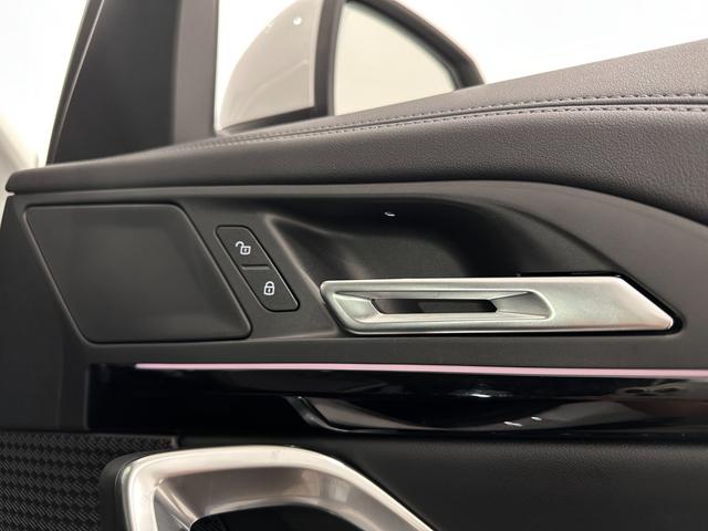 Ｘ１ ｘＤｒｉｖｅ　２０ｄ　ｘライン　全国２年保証ヴェガンザブラックＦ電動シート／ヒーターコンフォートアクセスオートトランクＵＶカットガラスアダプティブＬＥＤライトＤアシストプロパークアシスト＋ＨＵＤワイヤレス充電純正１８ＡＷ（15枚目）