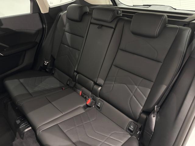 Ｘ１ ｘＤｒｉｖｅ　２０ｄ　ｘライン　全国２年保証ヴェガンザブラックＦ電動シート／ヒーターコンフォートアクセスオートトランクＵＶカットガラスアダプティブＬＥＤライトＤアシストプロパークアシスト＋ＨＵＤワイヤレス充電純正１８ＡＷ（37枚目）
