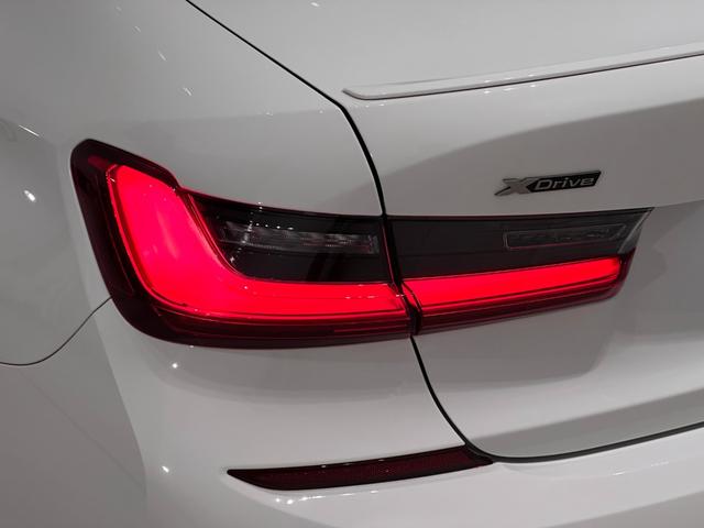 ３シリーズ Ｍ３４０ｉ　ｘＤｒｉｖｅ　ワンオーナー黒革Ｈａｒｍａｎ／ＫａｒｄｏｎサウンドレーザーライトＦ電動シート／ヒーターコンフォートアクセスオートトランクＨＵＤＴＶアダプティブＭサスＭスポーツブレーキ／デフジェスチャーＣ純正１９ＡＷ（12枚目）