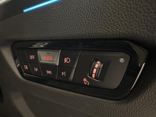 ライトスイッチは操作しやすい位置に装備されております。