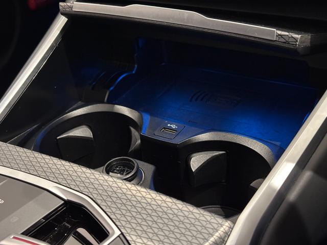 ドリンクホルダーも装備されております。