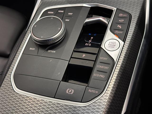 Ｉ−ｄｒｉｖｅコントローラーでモニター部分を操作します。直感的に使用することが可能です。