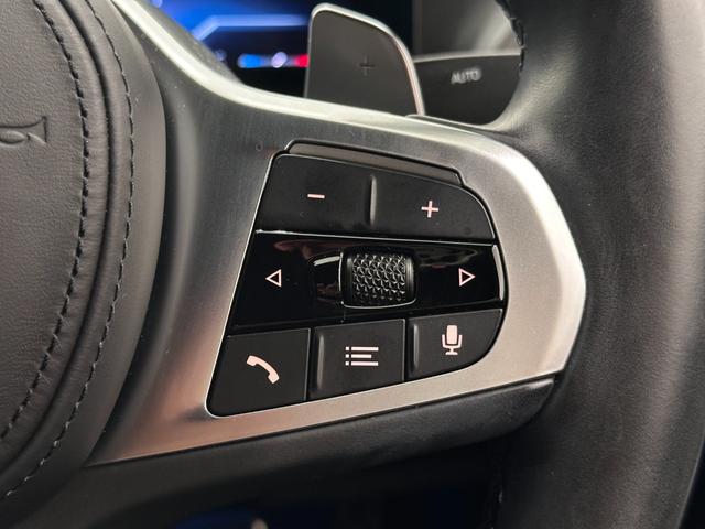 右側ファンクションスイッチはオーディオ等の操作ができます。