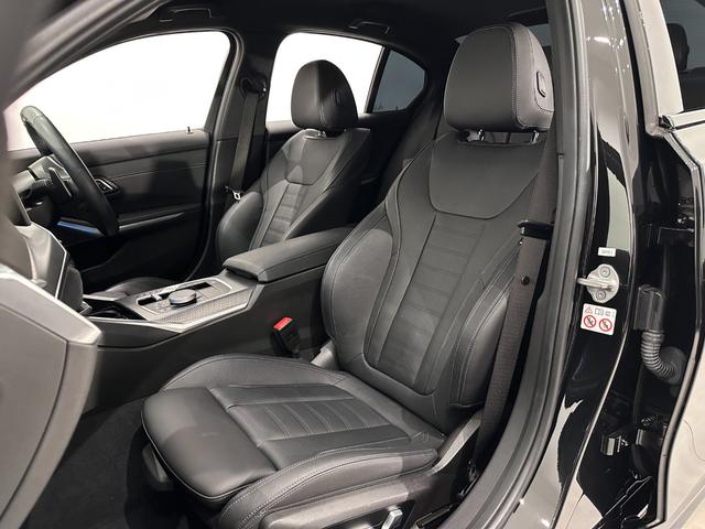 レザーシートはホールドも良く、長時間ドライブしても疲れません。