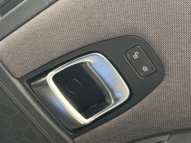 スタイリッシュで操作しやすいドア開閉ノブ