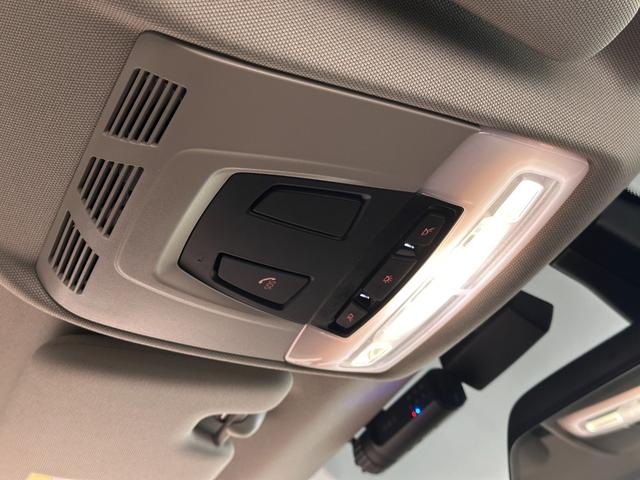 緊急時にはＳＯＳコールボタンを操作することによりＳＯＳコールセンターと通信いたします。３６５日２４時間、緊急時対応のサービスを利用できます。３Ｇ回線使用車両では使用できません。