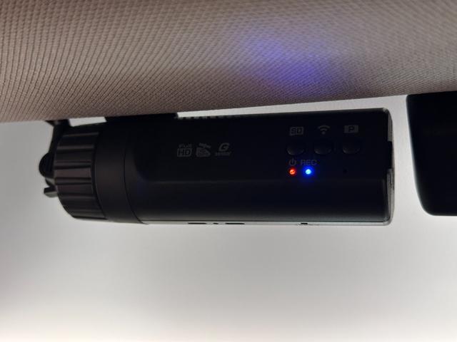 前後ドライブレコーダーが装備されておりますので万が一の時も安心です。