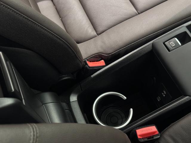 ドリンクホルダーも装備されております。