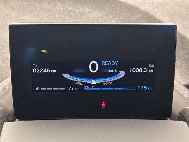 液晶メーターパネルは視認性も良くスタイリッシュです。