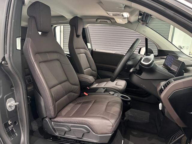 レザーシートはホールドも良く、長時間ドライブしても疲れません。