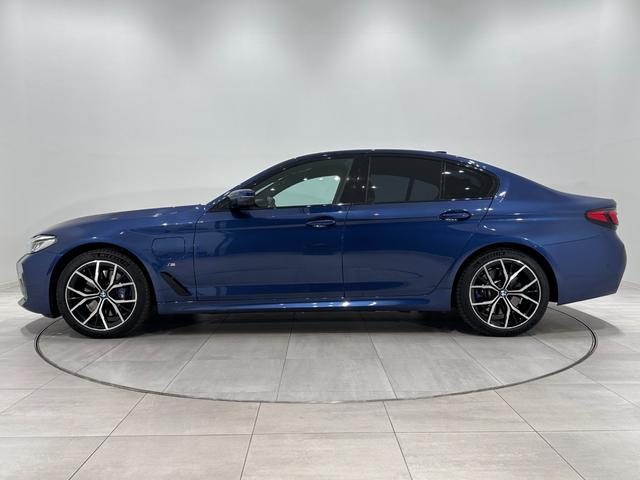 ５シリーズ ５３０ｅ　Ｍスポーツ　エディションジョイ＋　ワンオーナーブラックレザーシートヒーターコンフォートアクセスオートトランクアダプティブＬＥＤライトＤアシストプロパークアシスト＋ＨＵＤＴＶ純正１９ＡＷ（8枚目）