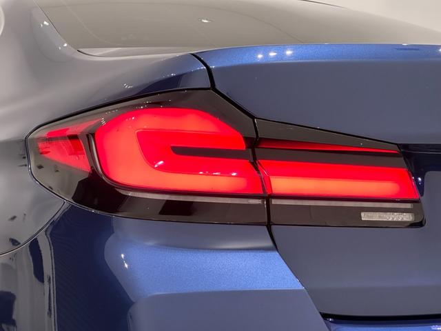 ５シリーズ ５３０ｅ　Ｍスポーツ　エディションジョイ＋　ワンオーナーブラックレザーシートヒーターコンフォートアクセスオートトランクアダプティブＬＥＤライトＤアシストプロパークアシスト＋ＨＵＤＴＶ純正１９ＡＷ（12枚目）