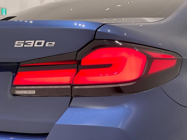 ５シリーズ ５３０ｅ　Ｍスポーツ　エディションジョイ＋　ワンオーナーブラックレザーシートヒーターコンフォートアクセスオートトランクアダプティブＬＥＤライトＤアシストプロパークアシスト＋ＨＵＤＴＶ純正１９ＡＷ（13枚目）