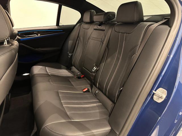 ５シリーズ ５３０ｅ　Ｍスポーツ　エディションジョイ＋　ワンオーナーブラックレザーシートヒーターコンフォートアクセスオートトランクアダプティブＬＥＤライトＤアシストプロパークアシスト＋ＨＵＤＴＶ純正１９ＡＷ（42枚目）