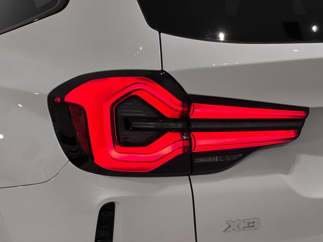 X3 M40d 全国2年保証HarmanKardonサウンドパノラマルーフブラックレザーシートヒーターMスポーツブレーキ/デフアダプティブMサスアダプティブLEDライトDアシストプロパークアシスト+純正21AW雹害車(12枚目)