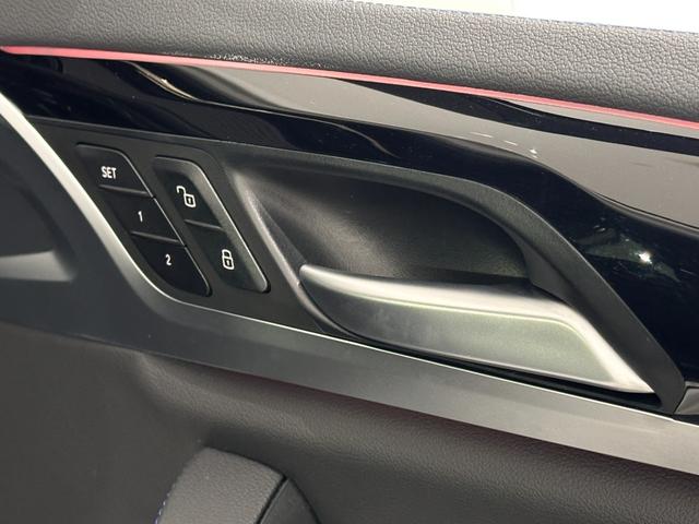 X3 M40d 全国2年保証HarmanKardonサウンドパノラマルーフブラックレザーシートヒーターMスポーツブレーキ/デフアダプティブMサスアダプティブLEDライトDアシストプロパークアシスト+純正21AW雹害車(15枚目)