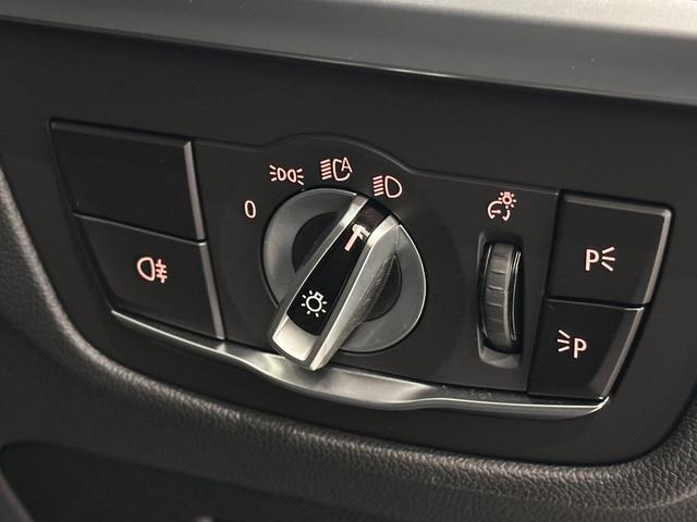 X3 M40d 全国2年保証HarmanKardonサウンドパノラマルーフブラックレザーシートヒーターMスポーツブレーキ/デフアダプティブMサスアダプティブLEDライトDアシストプロパークアシスト+純正21AW雹害車(18枚目)