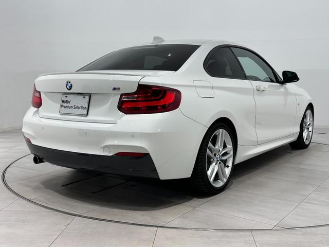 2シリーズ 220iクーペ Mスポーツ コンフォートアクセスリヤカメラリヤPDCF電動シートキセノンライトオートクルーズDアシスト純正18AWラジアルタイヤ(5枚目)