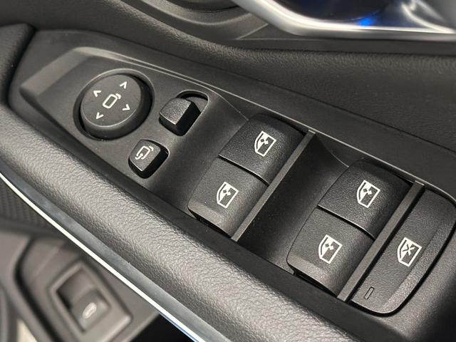 �h�A�~���[�����ƃp���[�E�C���h�E�X�C�b�`�͑��삵�Ղ��ʒu�ɑ�������Ă���܂�