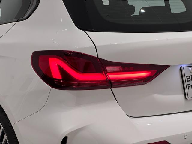 １シリーズ １１８ｉ　Ｍスポーツ　全国２年保証コンフォートアクセスオートトランクリヤカメラ前後ＰＤＣＦ電動シートＬＥＤライトＤアシストＡＣＣパークアシストＨＵＤワイヤレス充電純正１８ＡＷ（12枚目）