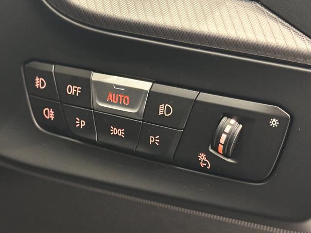 １シリーズ １１８ｉ　Ｍスポーツ　全国２年保証コンフォートアクセスオートトランクリヤカメラ前後ＰＤＣＦ電動シートＬＥＤライトＤアシストＡＣＣパークアシストＨＵＤワイヤレス充電純正１８ＡＷ（17枚目）