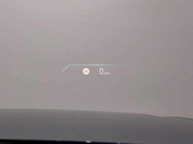 �w�b�h�A�b�v�f�B�X�v���[�͎ԑ���i�r�Q�[�V��������\���������܂��B