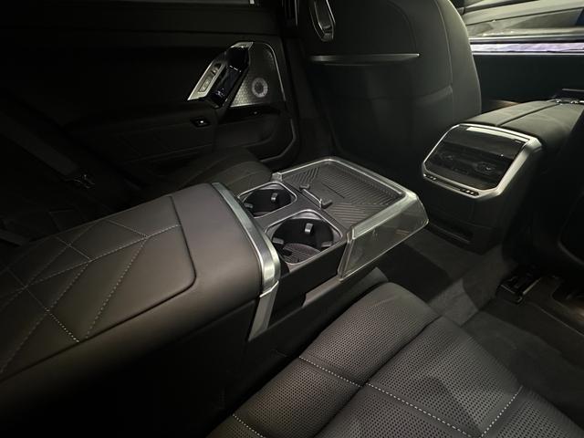 �㕔���Ȃɂ��h�����N�z���_�[����������Ă���܂��B