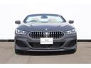 上質なM850i xDrive Cabrioretが入荷致しました。元弊社社用車両です。4WDのトラクションの良さと卓越したハンドリングをオープンエアーで楽しんでみませんか。