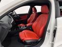 レザーシートはホールドも良く、長時間ドライブしても疲れません。