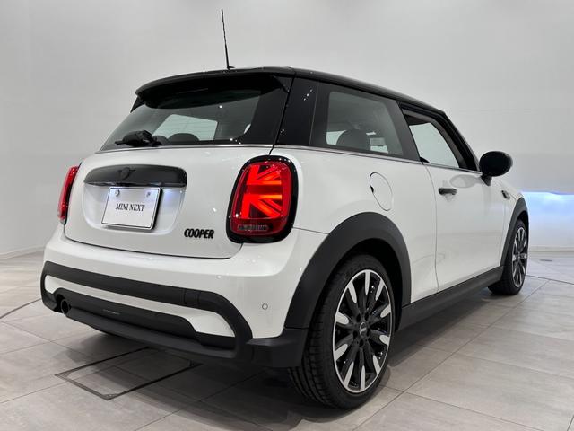 ＭＩＮＩ クーパー　プレミアムプラスパッケージクラシックトリム　認定中古車・２年保証・特別仕様車カムデン・ワンオーナー・ＡｐｐｌｅＣａｒＰｌａｙ・被害軽減ブレーキ・ＡＣＣ・バックカメラ・障害物センサー・ＬＥＤライト・ＥＴＣ・ＳＯＳコール・純正１７インチＡＷ（7枚目）