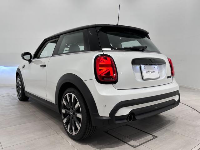 ＭＩＮＩ クーパー　プレミアムプラスパッケージクラシックトリム　認定中古車・２年保証・特別仕様車カムデン・ワンオーナー・ＡｐｐｌｅＣａｒＰｌａｙ・被害軽減ブレーキ・ＡＣＣ・バックカメラ・障害物センサー・ＬＥＤライト・ＥＴＣ・ＳＯＳコール・純正１７インチＡＷ（9枚目）