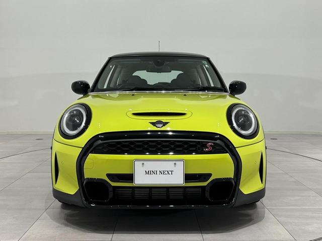 ＭＩＮＩ クーパーＳ　クラシック・トリム　認定中古車・２年保証・弊社元社用車・ＡｐｐｌｅＣａｒＰｌａｙ・被害軽減ブレーキ・オートクルーズ・バックカメラ・障害物センサー・ＥＴＣ・ＳＯＳコール・純正１７インチＡＷ（3枚目）