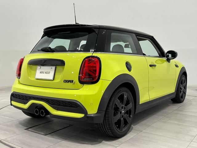 ＭＩＮＩ クーパーＳ　クラシック・トリム　認定中古車・２年保証・弊社元社用車・ＡｐｐｌｅＣａｒＰｌａｙ・被害軽減ブレーキ・オートクルーズ・バックカメラ・障害物センサー・ＥＴＣ・ＳＯＳコール・純正１７インチＡＷ（6枚目）