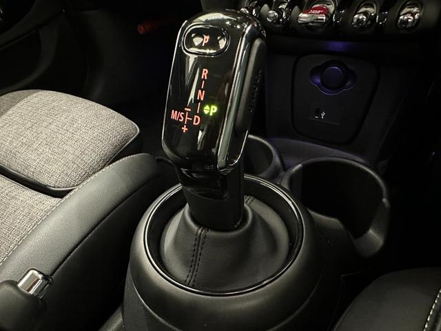 クーパーＳＤ　クラシック・トリム　認定中古車・２年保証・弊社元社用車・ＡｐｐｌｅＣａｒＰｌａｙ・被害軽減ブレーキ・オートクルーズ・バックカメラ・障害物センサー・ＥＴＣ・ＳＯＳコール・純正１７インチＡＷ(25枚目)