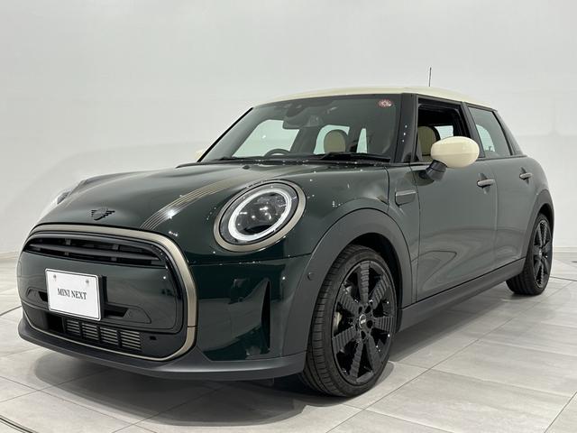 ＭＩＮＩ クーパー　レゾリュート・エディション　認定中古車・２年保証・・弊社元社用車・ＡｐｐｌｅＣａｒＰｌａｙ・被害軽減ブレーキ・オートクルーズ・バックカメラ・障害物センサー・ＥＴＣ・ワイヤレス充電・シートヒーター・ＳＯＳコール・純正１８インチＡＷ（3枚目）