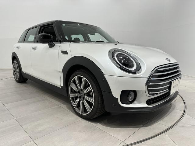 ＭＩＮＩ クーパーＤ　クラブマン　クラシック・トリム　認定中古車・２年保証・弊社元社用車・ＡｐｐｌｅＣａｒｐｌａｙ・クルコン・Ｄアシスト・バックカメラ・前後ＰＤＣ・ＬＥＤ・ＥＴＣ・シートヒーター・ワイヤレス充電・純正１８インチＡＷ（4枚目）