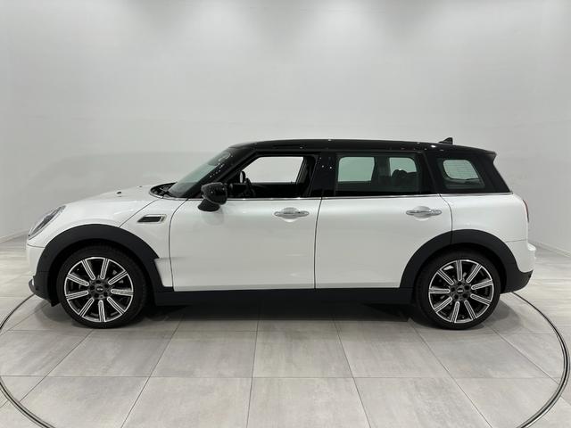 ＭＩＮＩ クーパーＤ　クラブマン　クラシック・トリム　認定中古車・２年保証・弊社元社用車・ＡｐｐｌｅＣａｒｐｌａｙ・クルコン・Ｄアシスト・バックカメラ・前後ＰＤＣ・ＬＥＤ・ＥＴＣ・シートヒーター・ワイヤレス充電・純正１８インチＡＷ（9枚目）