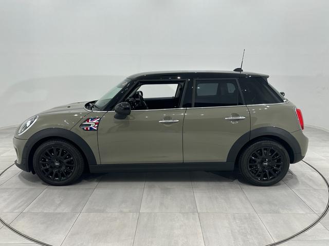 ＭＩＮＩ クーパー　認定中古車・１年保証・レザレットシート・純正ナビ・被害軽減ブレーキ・バックカメラ・障害物センサー・ＬＥＤ・ＥＴＣ・純正ドラレコ・ＳＯＳコール・ルーフステッカー・ボンネットストライプ・純正１６インチＡＷ（10枚目）