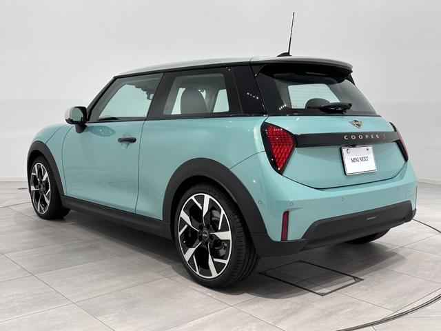 ＭＩＮＩ クーパーＳ　クラシック・トリム　認定中古車・２年保証・ＣＬＡＳＳＩＣ　ＴＲＩＭ・純正ナビ・被害軽減ブレーキ・パノラマビュー・シートヒーター・ＥＴＣ・ＳＯＳコール・純正１８インチＡＷ（11枚目）