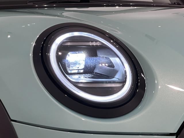 ＭＩＮＩ クーパーＳ　クラシック・トリム　認定中古車・２年保証・ＣＬＡＳＳＩＣ　ＴＲＩＭ・純正ナビ・被害軽減ブレーキ・パノラマビュー・シートヒーター・ＥＴＣ・ＳＯＳコール・純正１８インチＡＷ（13枚目）