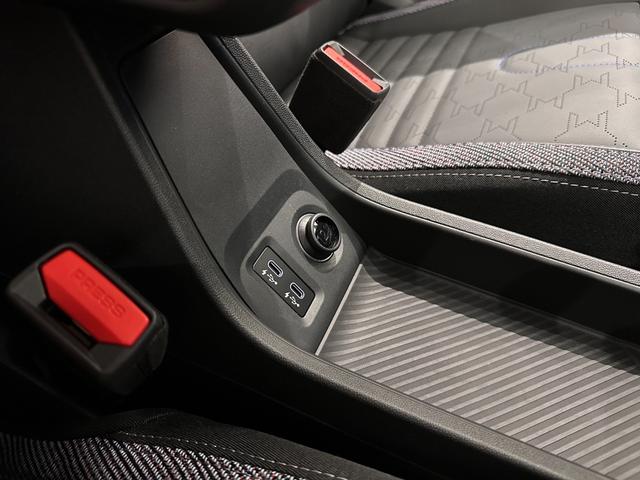 ＭＩＮＩ クーパーＳ　クラシック・トリム　認定中古車・２年保証・ＣＬＡＳＳＩＣ　ＴＲＩＭ・純正ナビ・被害軽減ブレーキ・パノラマビュー・シートヒーター・ＥＴＣ・ＳＯＳコール・純正１８インチＡＷ（28枚目）