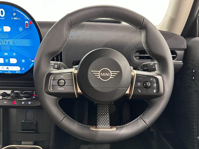 ＭＩＮＩ クーパーＳ　クラシック・トリム　認定中古車・２年保証・ＣＬＡＳＳＩＣ　ＴＲＩＭ・純正ナビ・被害軽減ブレーキ・パノラマビュー・シートヒーター・ＥＴＣ・ＳＯＳコール・純正１８インチＡＷ（29枚目）