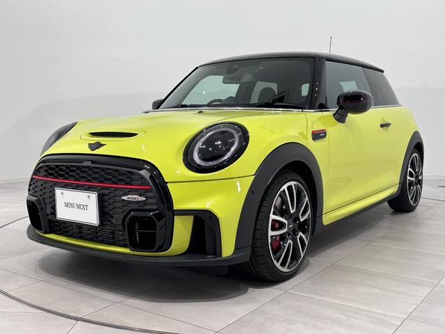ＭＩＮＩ ＪＣＷ　プレミアムプラスパッケージ　ＪＣＷトリム　認定中古車・２年保証・ワンオーナー・純正ナビ・ＡｐｐｌｅＣａｒＰｌａｙ・被害軽減ブレーキ・ＡＣＣ・バックカメラ・障害物センサー・ＥＴＣ・ＳＯＳコール・純正１８インチＡＷ・ルーフラッピング・社外品装着（5枚目）