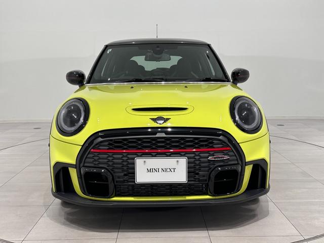 ＭＩＮＩ ＪＣＷ　プレミアムプラスパッケージ　ＪＣＷトリム　認定中古車・２年保証・ワンオーナー・純正ナビ・ＡｐｐｌｅＣａｒＰｌａｙ・被害軽減ブレーキ・ＡＣＣ・バックカメラ・障害物センサー・ＥＴＣ・ＳＯＳコール・純正１８インチＡＷ・ルーフラッピング・社外品装着（6枚目）