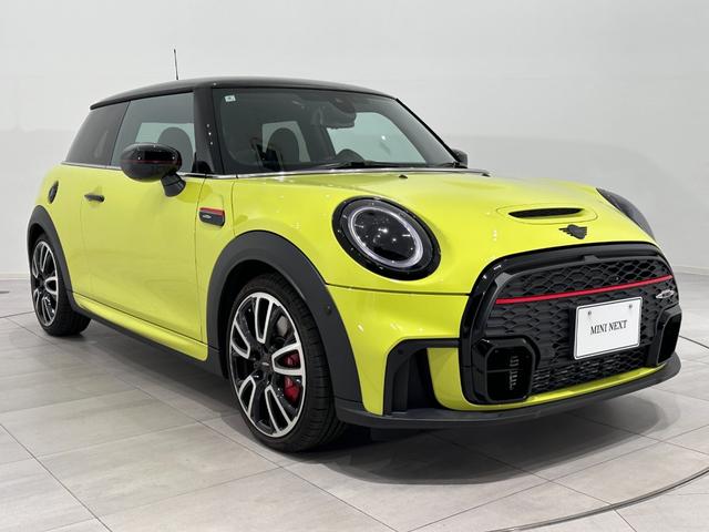 ＭＩＮＩ ＪＣＷ　プレミアムプラスパッケージ　ＪＣＷトリム　認定中古車・２年保証・ワンオーナー・純正ナビ・ＡｐｐｌｅＣａｒＰｌａｙ・被害軽減ブレーキ・ＡＣＣ・バックカメラ・障害物センサー・ＥＴＣ・ＳＯＳコール・純正１８インチＡＷ・ルーフラッピング・社外品装着（7枚目）